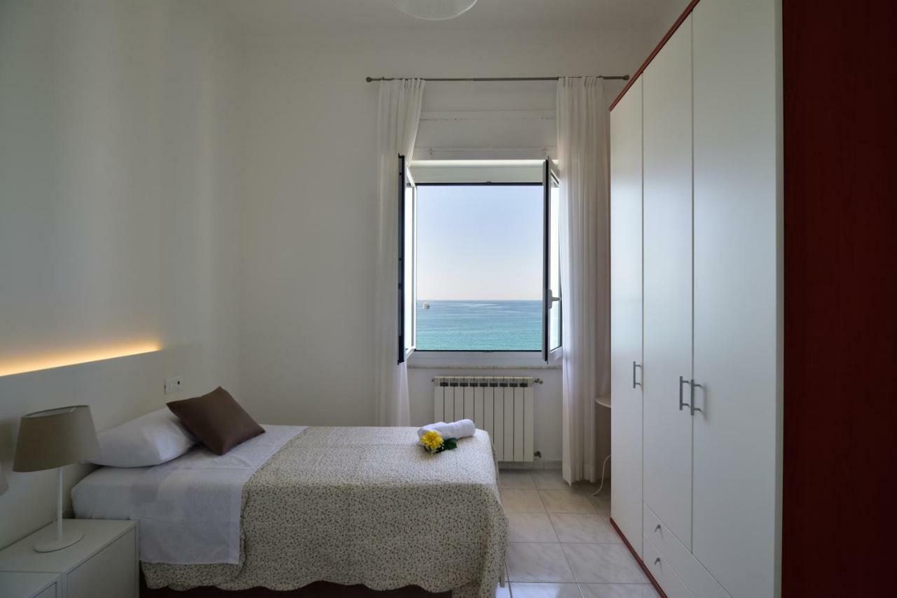 Il Faro Dei Poeti Apartment Lerici Bagian luar foto