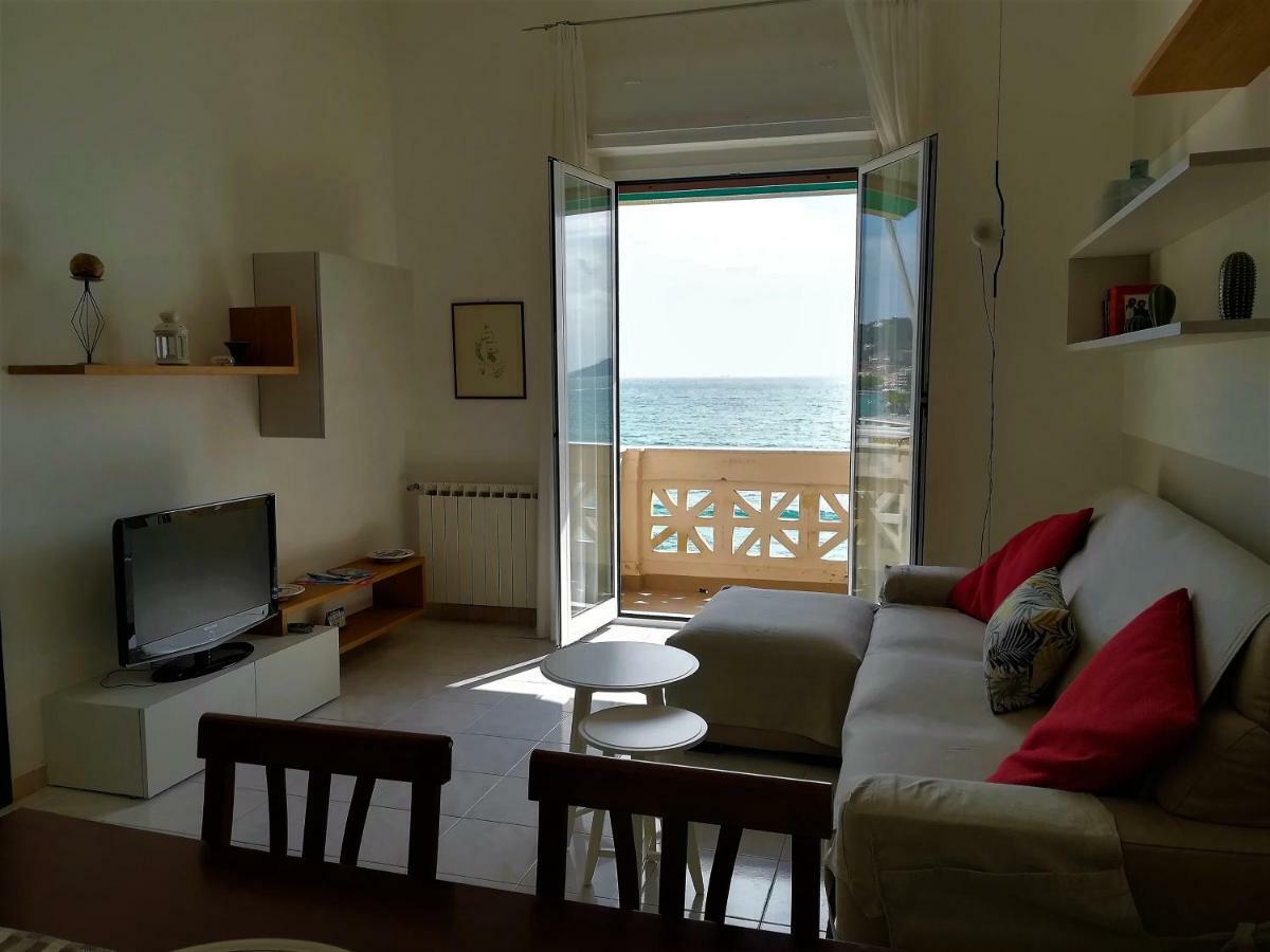 Il Faro Dei Poeti Apartment Lerici Bagian luar foto