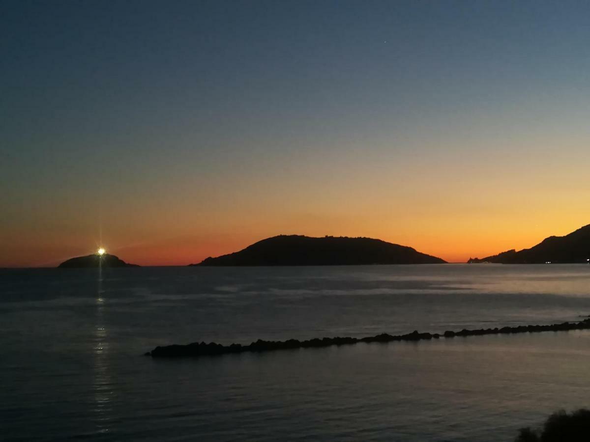 Il Faro Dei Poeti Apartment Lerici Bagian luar foto