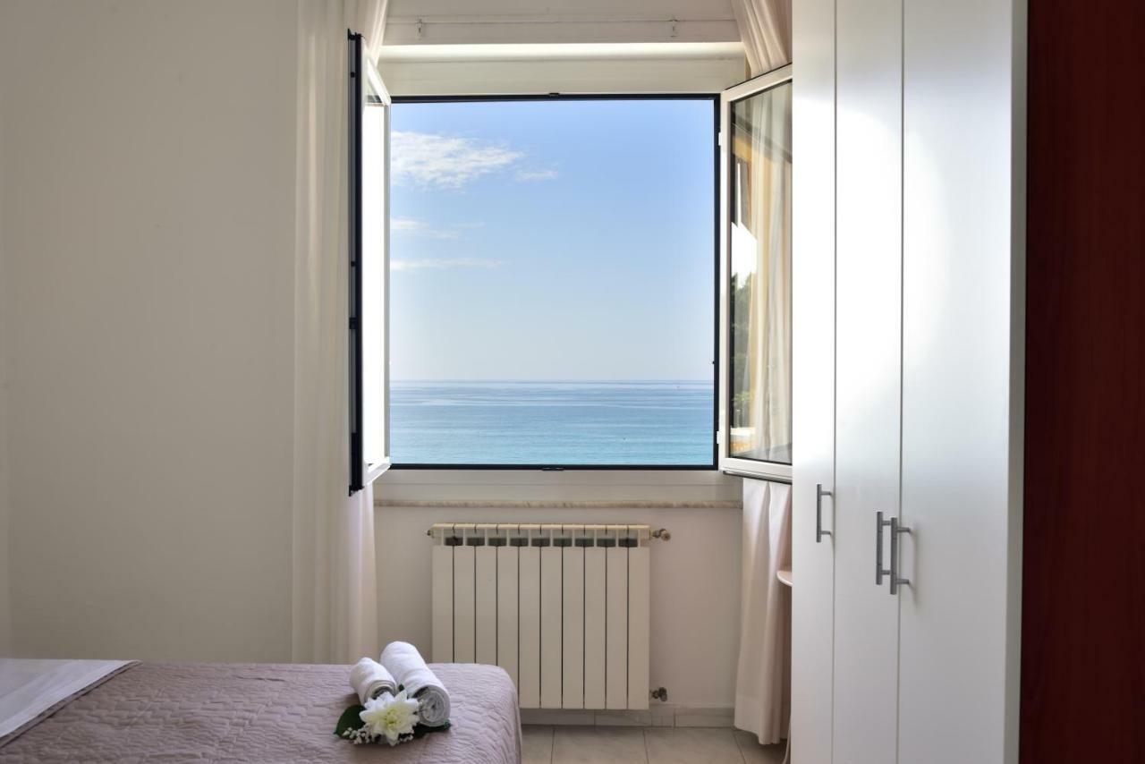 Il Faro Dei Poeti Apartment Lerici Bagian luar foto