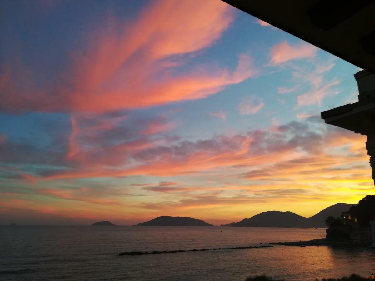 Il Faro Dei Poeti Apartment Lerici Bagian luar foto